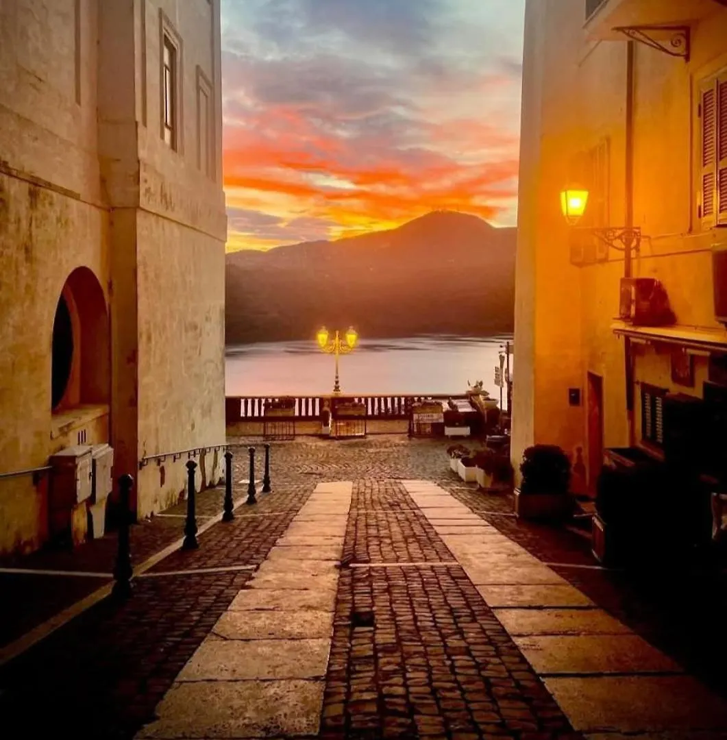 Residenza Dei Papi - Luxury City House Castel Gandolfo